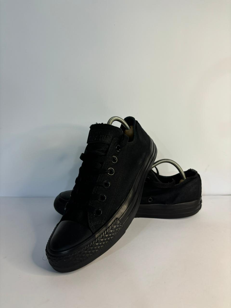 Converse All Black Low-Top